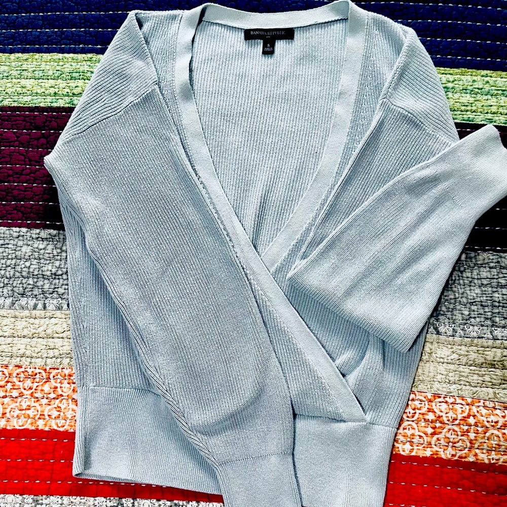 V neck small cable knit sweater